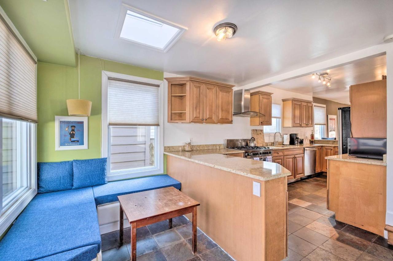 Ideally Located Dc With Pool Table And Patio