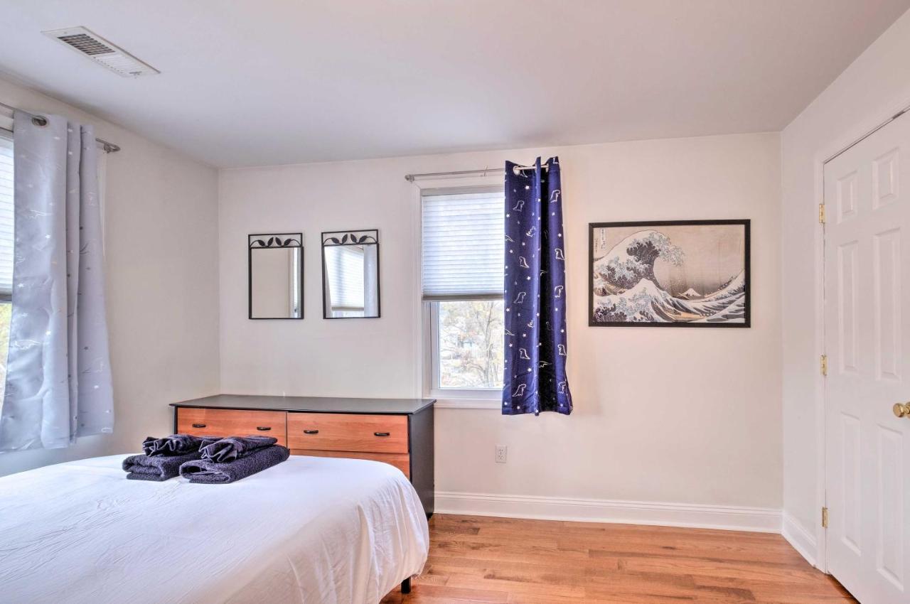 Ideally Located Dc With Pool Table And Patio *