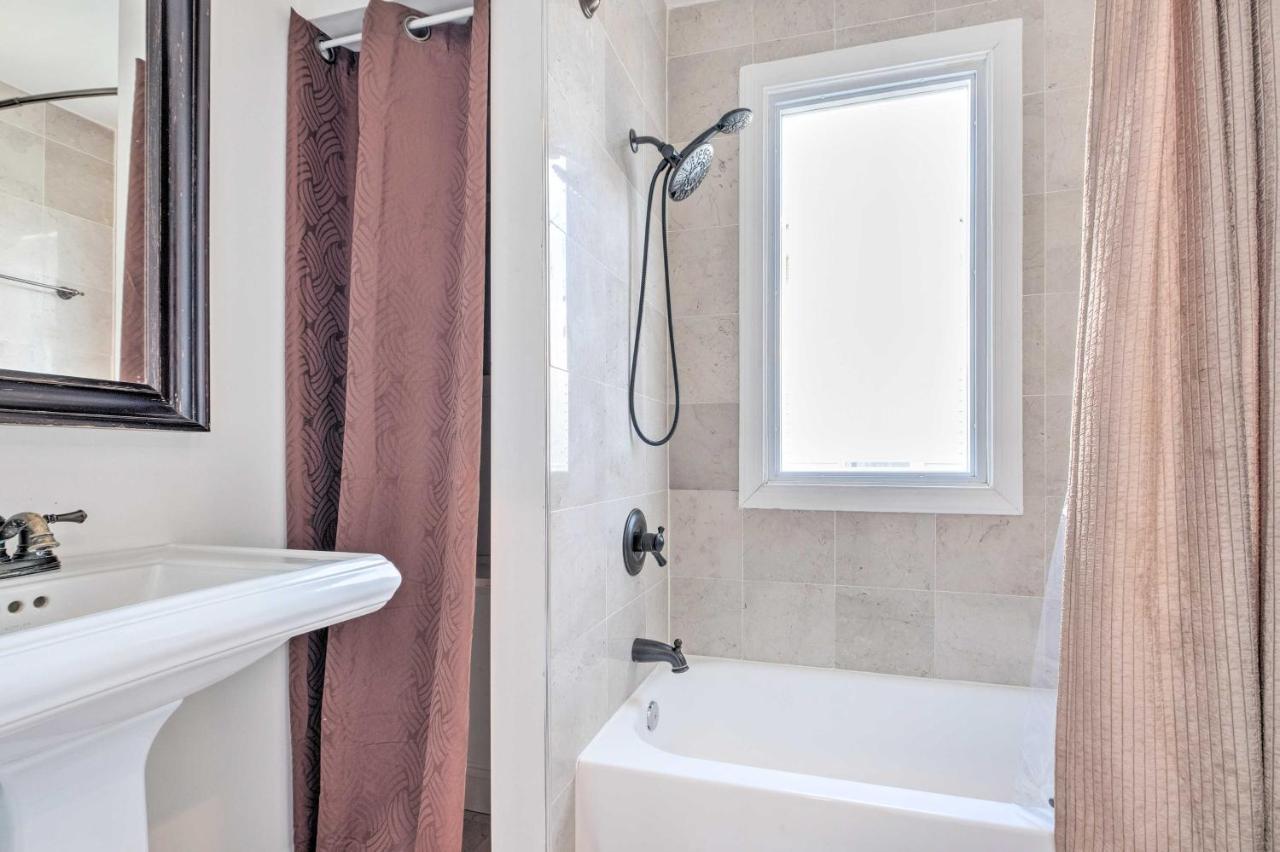 Holiday home Ideally Located Dc With Pool Table And Patio