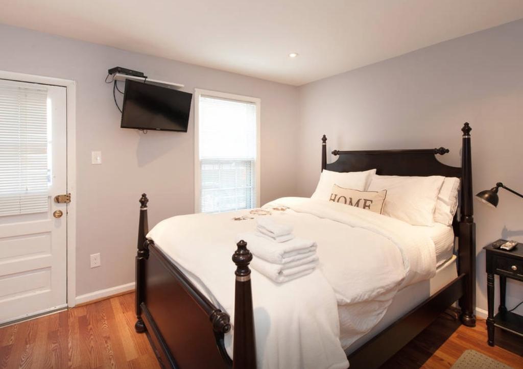 Federal Flats - Georgetown Apartment