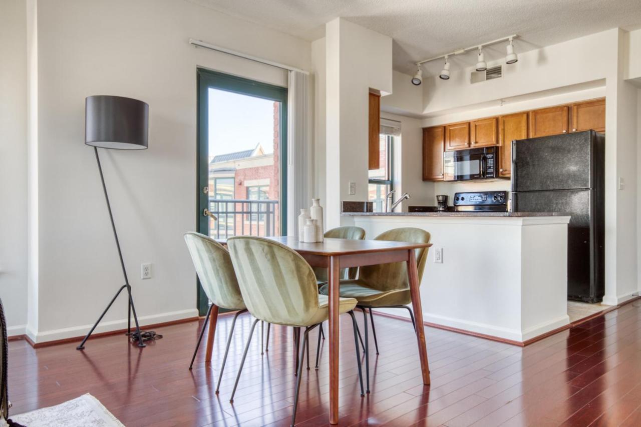 Logan Circle 2br W Gym Wd Pool Nr Bars Wdc-481 * Washington