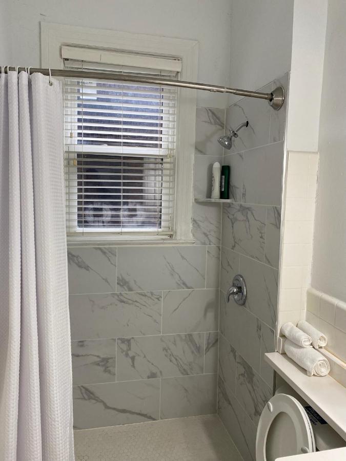 Apartment Large Duplex 2bdrm 1den-metro Washington