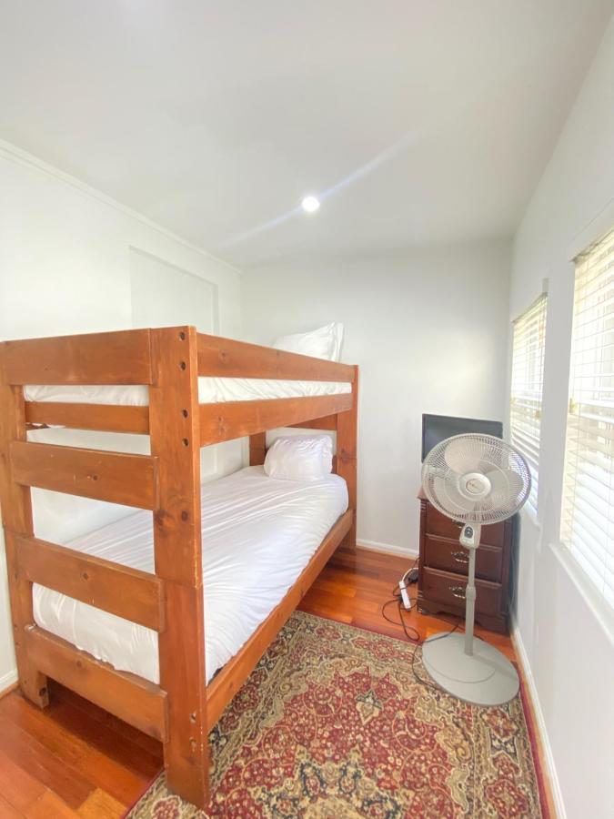 Large Duplex 2bdrm 1den-metro Apartment