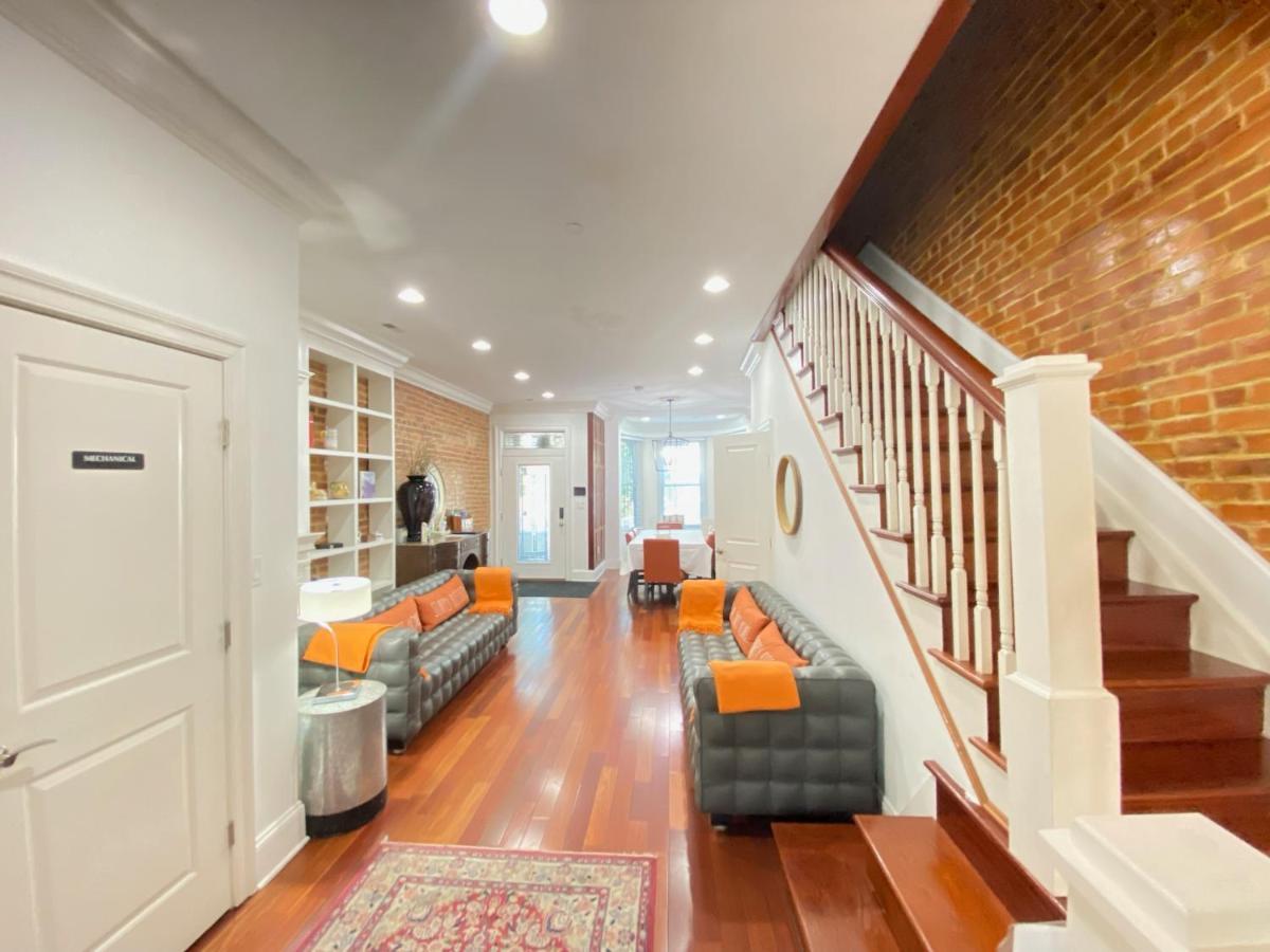 Holiday home Classy Victorian Brownstone Subway Shopping Washington
