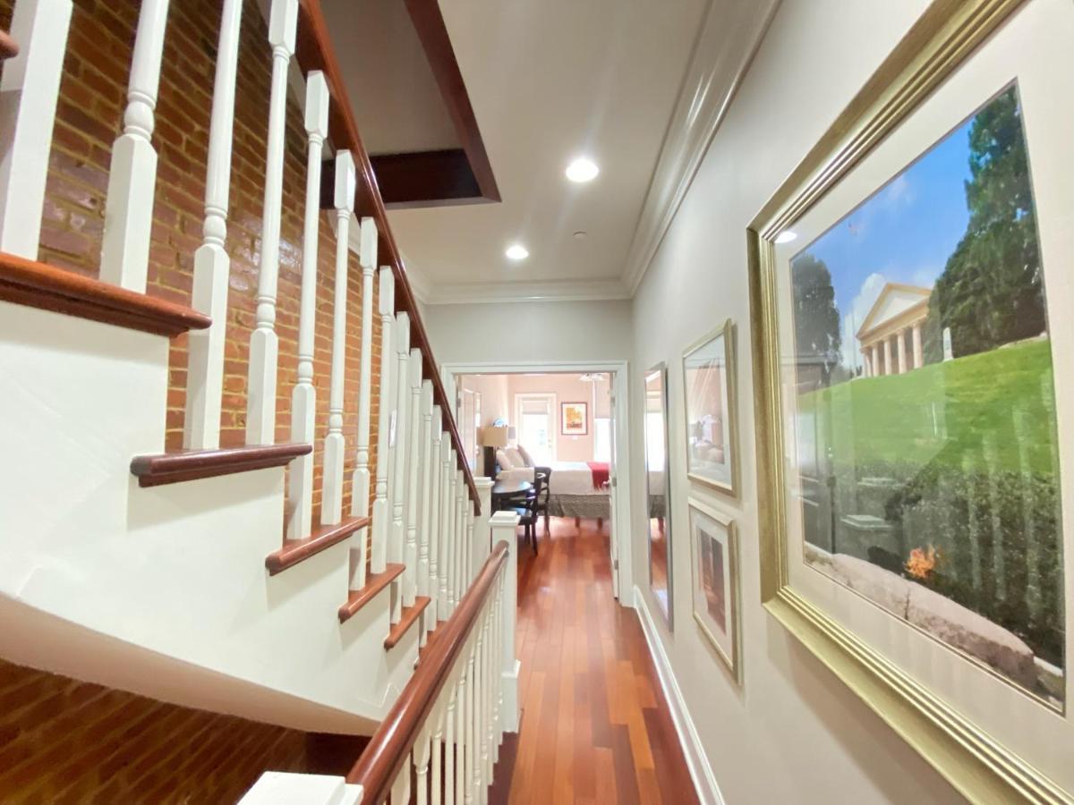 Classy Victorian Brownstone Subway Shopping Holiday home