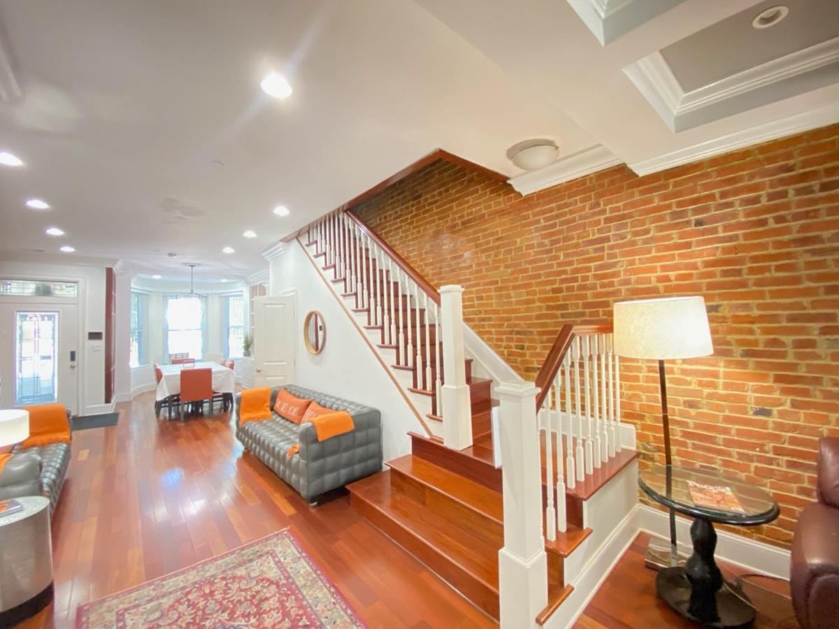 Holiday home Classy Victorian Brownstone Subway Shopping *