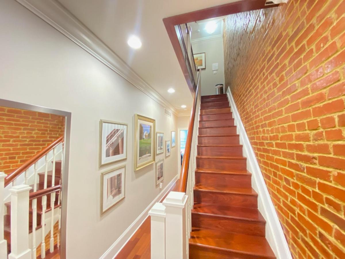 Classy Victorian Brownstone Subway Shopping Washington
