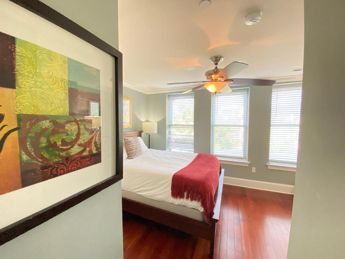 Classy Victorian Brownstone Subway Shopping Holiday home Washington