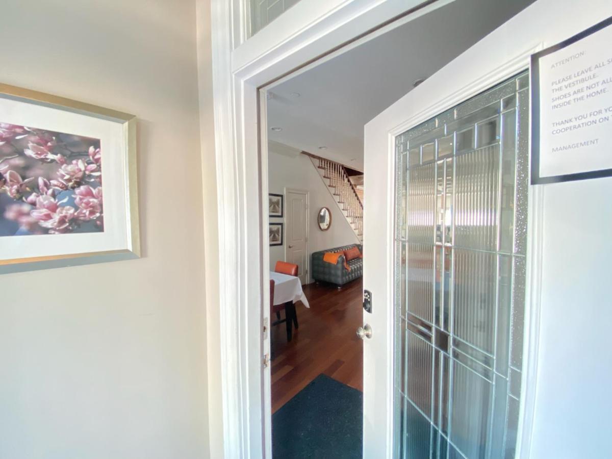 Holiday home Classy Victorian Brownstone Subway Shopping Washington