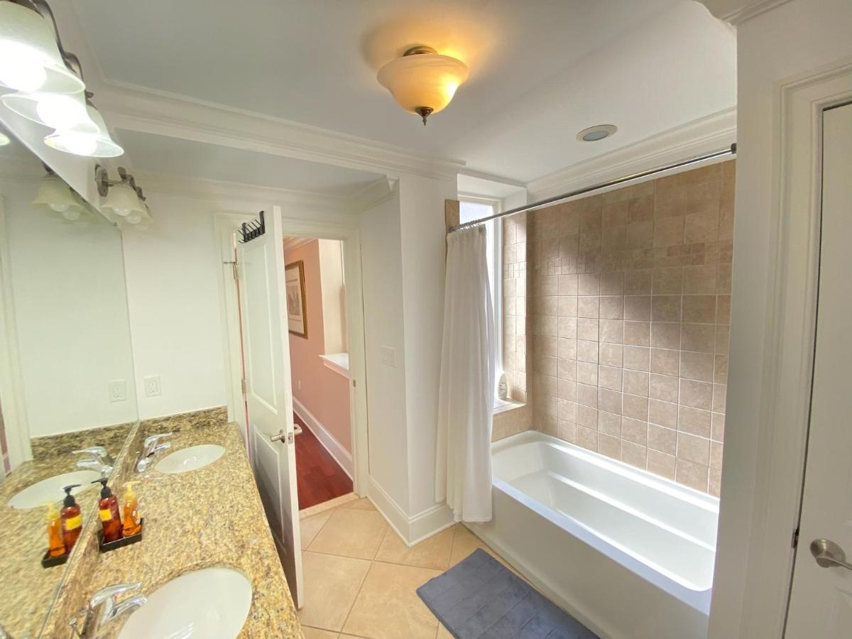 Classy Victorian Brownstone Subway Shopping *
