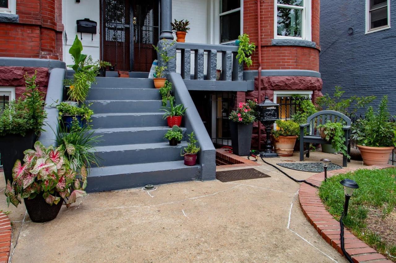 Holiday home Fancy 1-br In Location Parking Available *