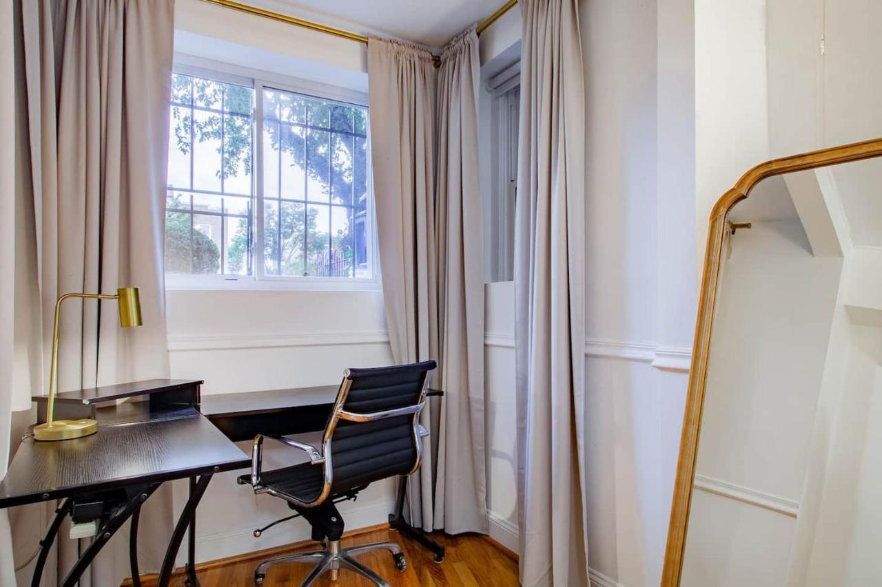 Holiday home Fancy 1-br In Location Parking Available *