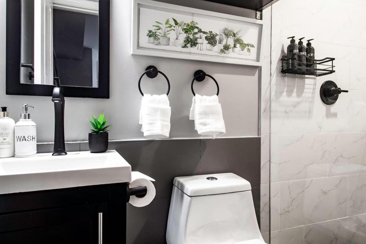 Centrally-located Well-decorated Solar-powered Apartment *