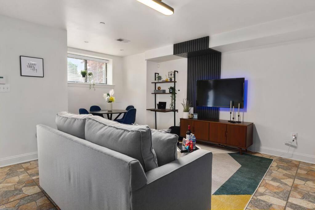 Upscale 2br With Patio