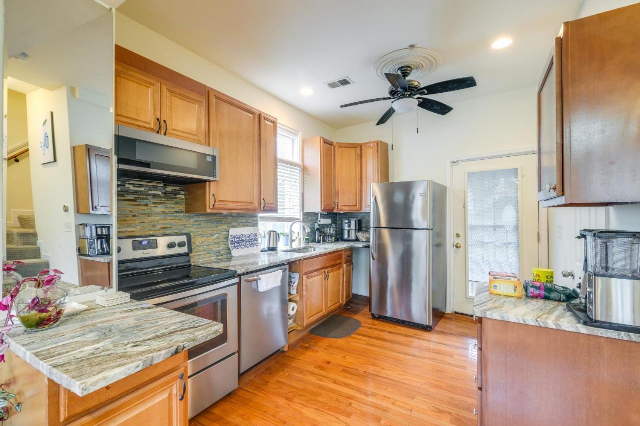 Dc Townhome With Theater! Holiday home Washington