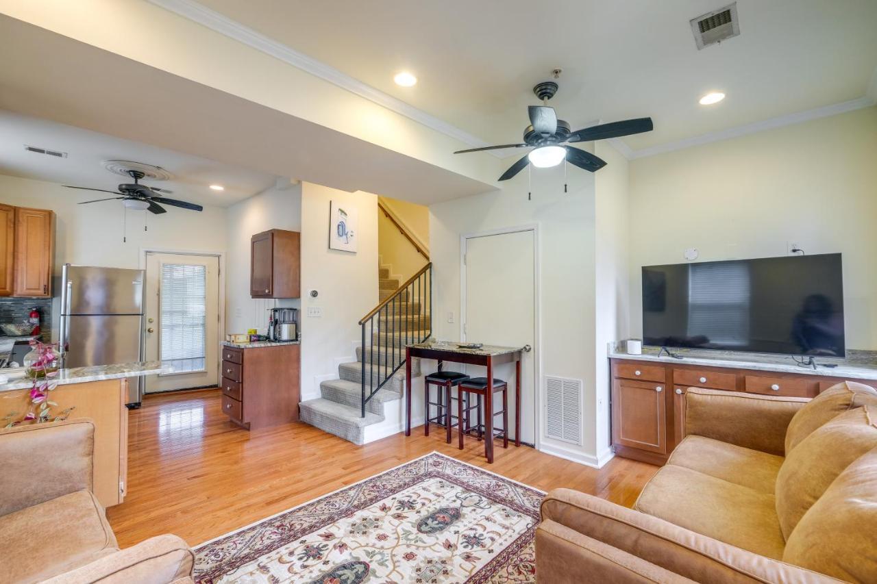 Dc Townhome With Theater! Holiday home