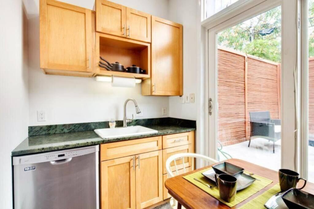 Apartment The Art Capital Hill With Hot Tub