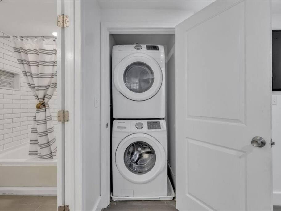 Quaint 3/2.5 In Dupont Apartment Washington