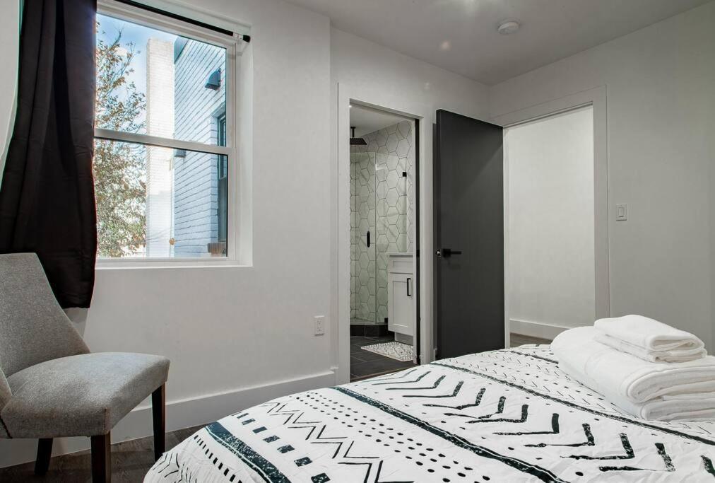 Holiday home 3-blocks To H St Corridor Spacious 2-br 2-bath *