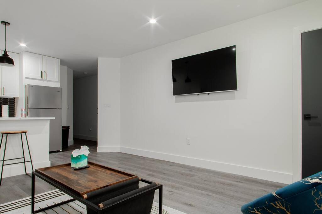 Holiday home 3-blocks To H St Corridor Spacious 2-br 2-bath