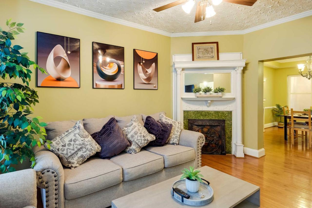 Dc Row House Less Than Half-mi Walk To Howard University! Holiday home