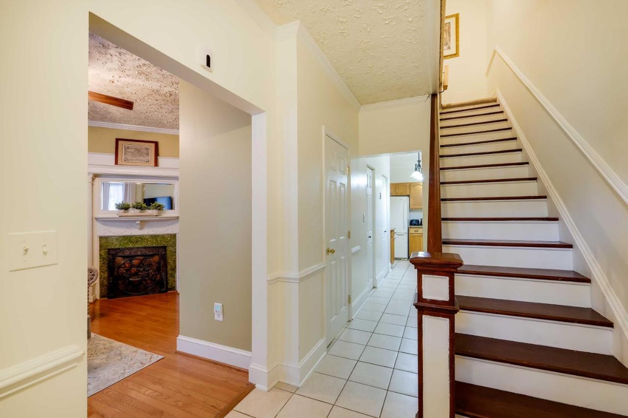 Dc Row House Less Than Half-mi Walk To Howard University! Holiday home
