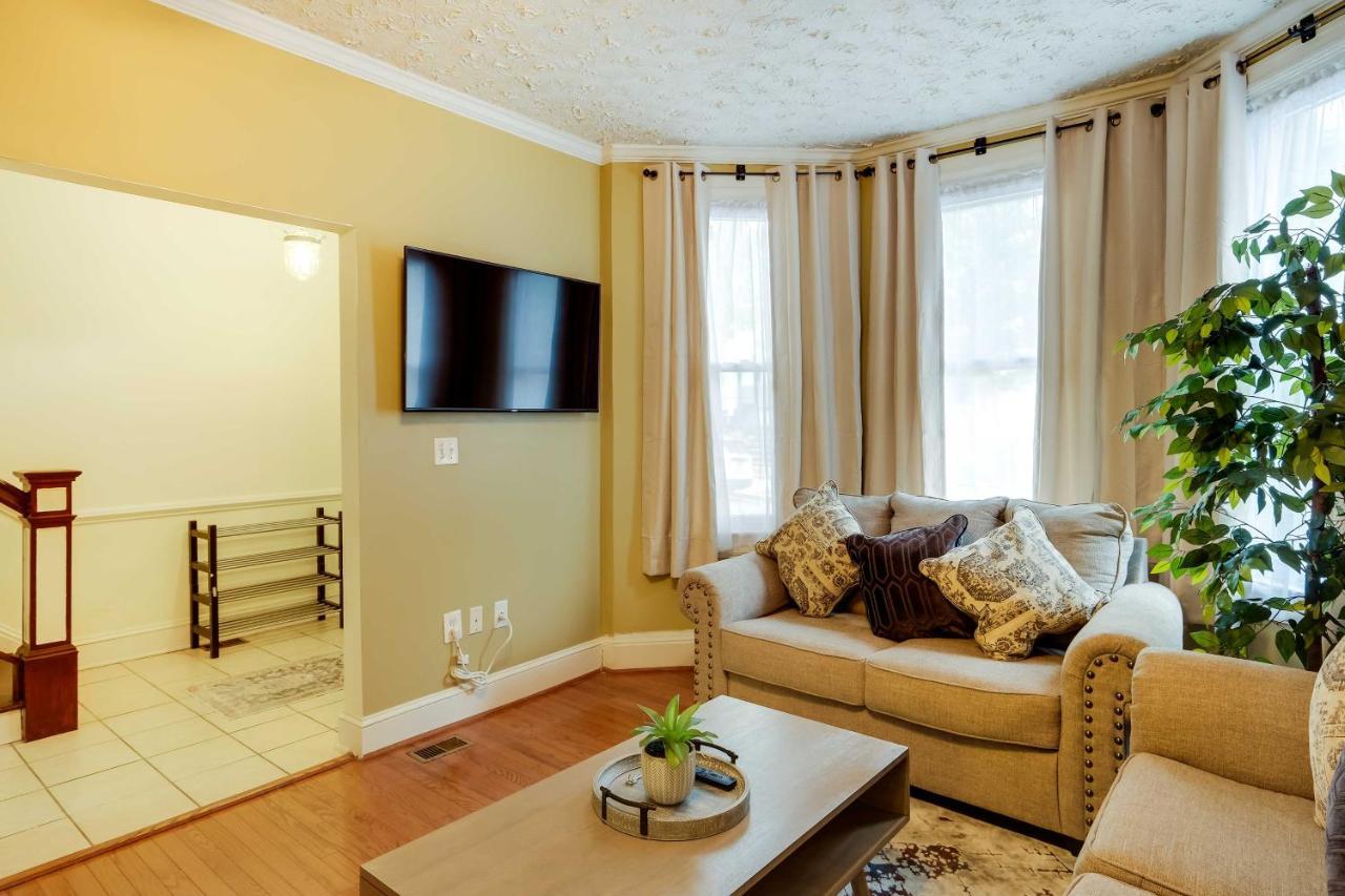 Holiday home Dc Row House Less Than Half-mi Walk To Howard University!