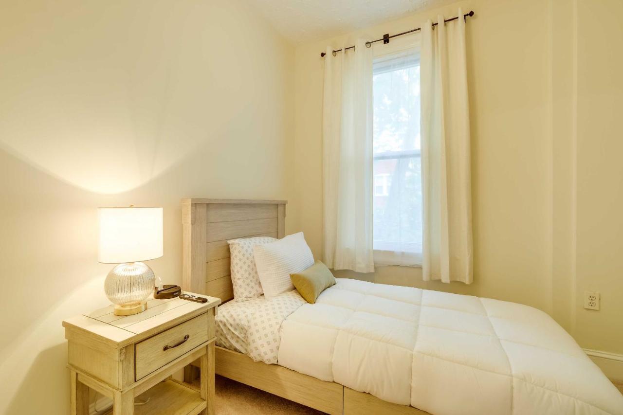 Dc Row House Less Than Half-mi Walk To Howard University! Holiday home *