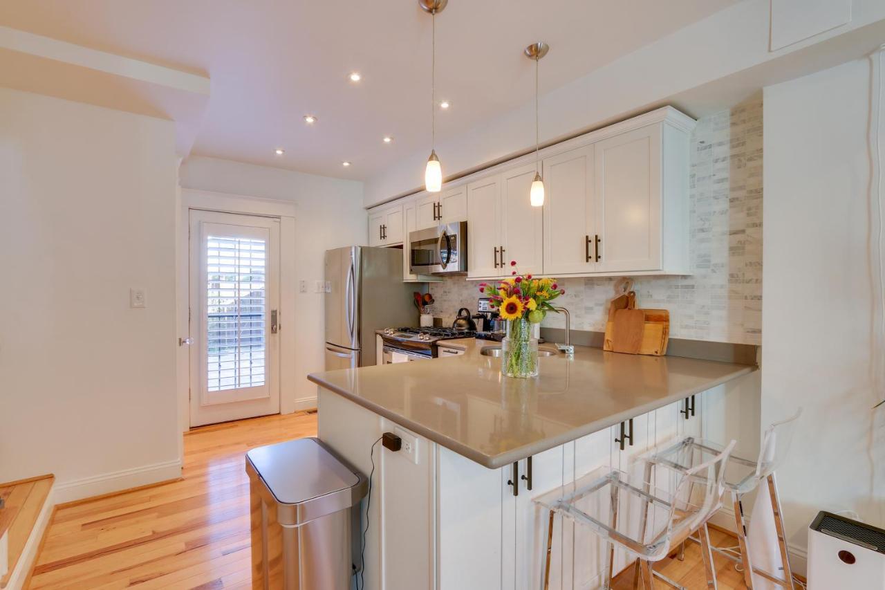 Stunning Dc Townhome With Private Outdoor Space! Holiday home
