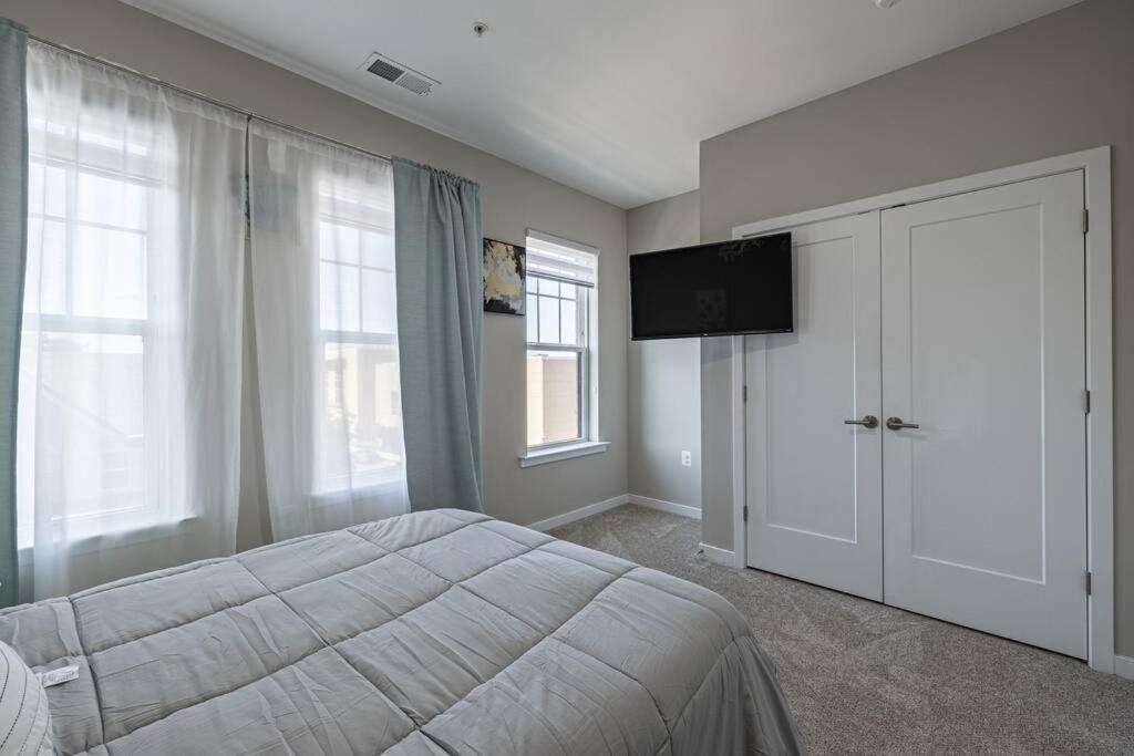 Modern Lux 4 Bedroom Garage Parking Holiday home Washington