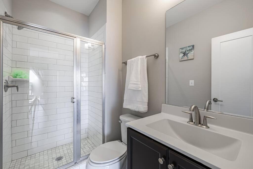 Modern Lux 4 Bedroom Garage Parking * Washington