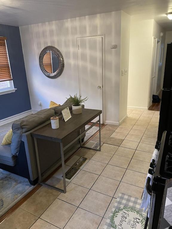 Cozy 2 Bedroom, Minutes From Capitol Hill Apartment *