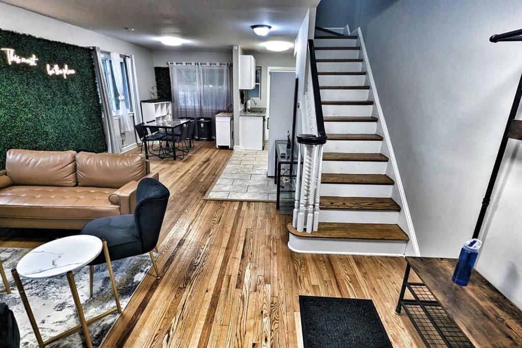 Hilltop Hangout W/king Bed Holiday home Washington