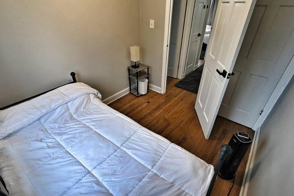 Holiday home Hilltop Hangout W/king Bed *