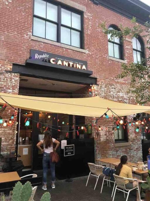 Downtown Delight In Heart Of Dc's Bustling Streets *