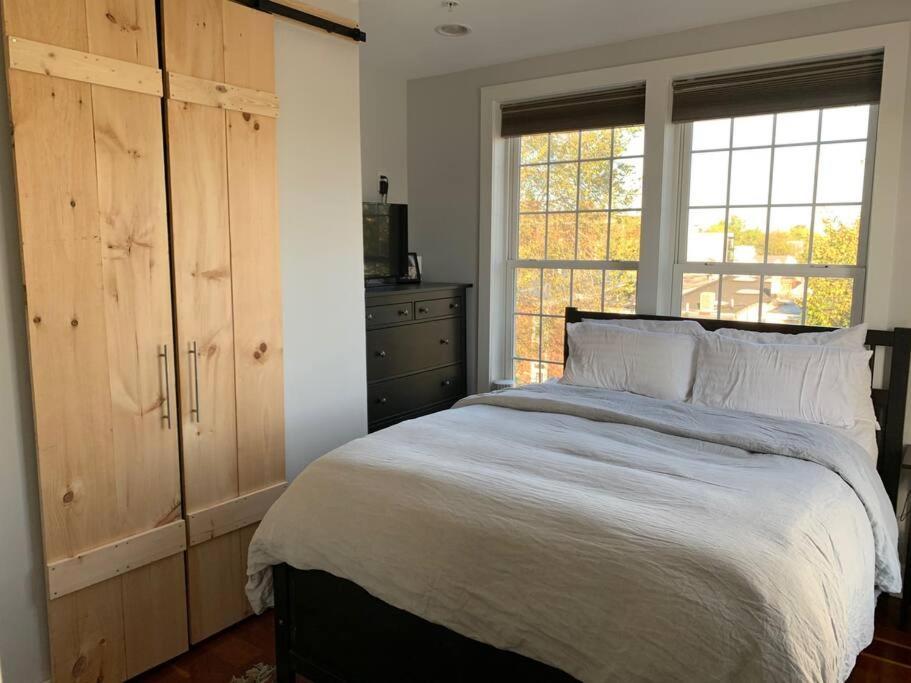 Apartment Sun-filled Capitol Hill W/ Parking & Roofdeck *