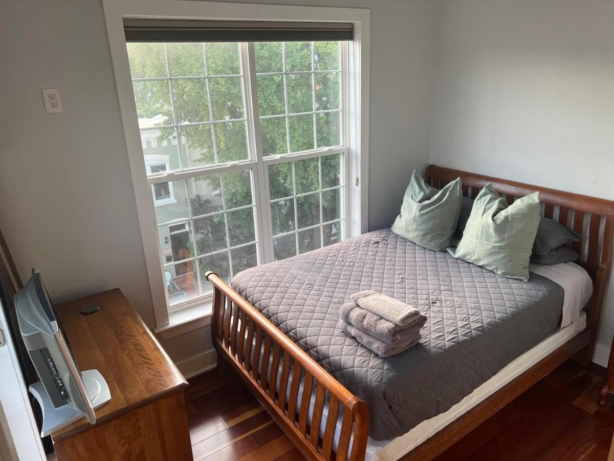 Apartment Sun-filled Capitol Hill W/ Parking & Roofdeck *