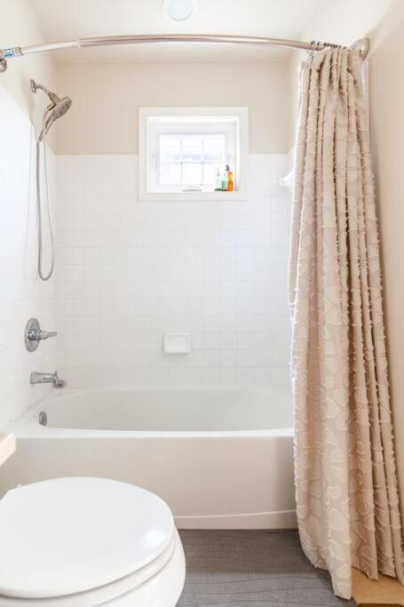 Cozy Dc Loft Holiday home Washington