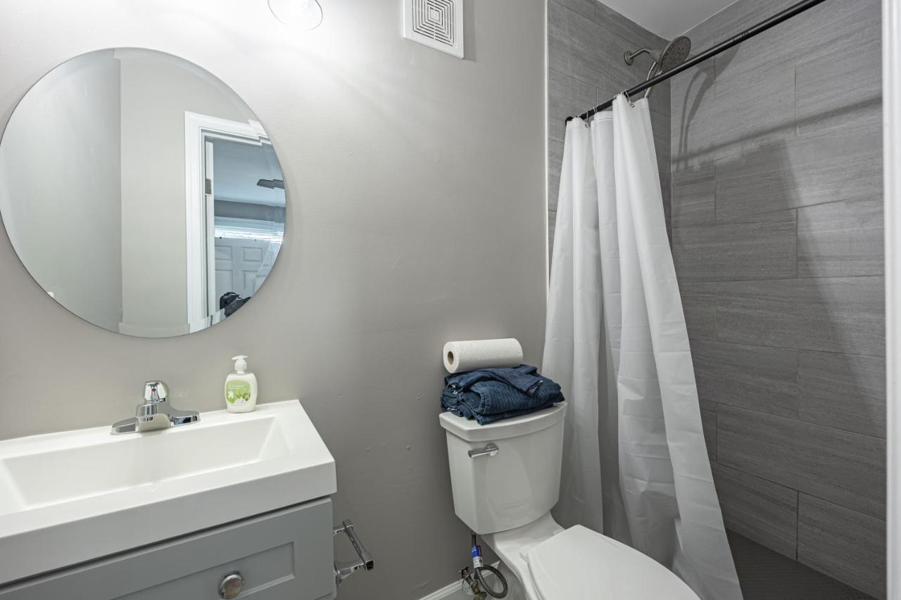 Modern Updated Near Downtown * Washington