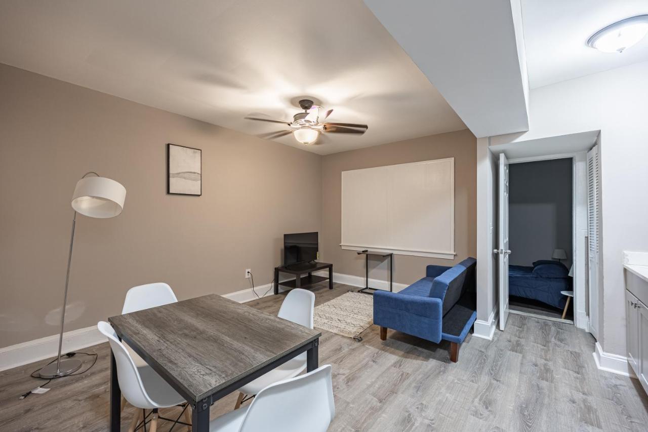 Modern Updated Near Downtown Apartment