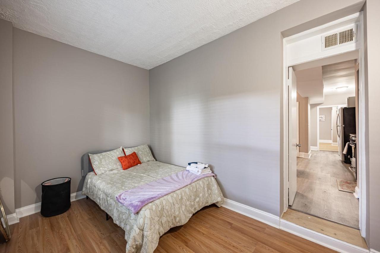Modern Updated Near Downtown Apartment