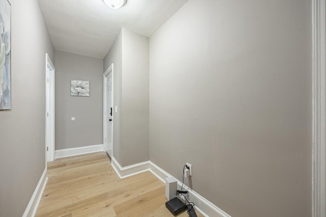 Modern Updated Near Downtown * Washington