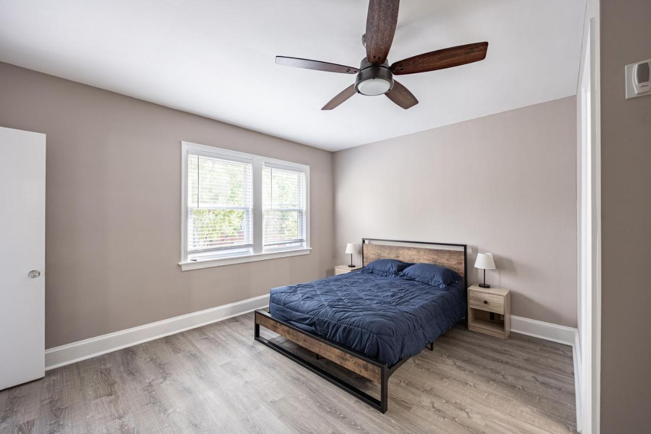 Modern Updated Near Downtown Apartment