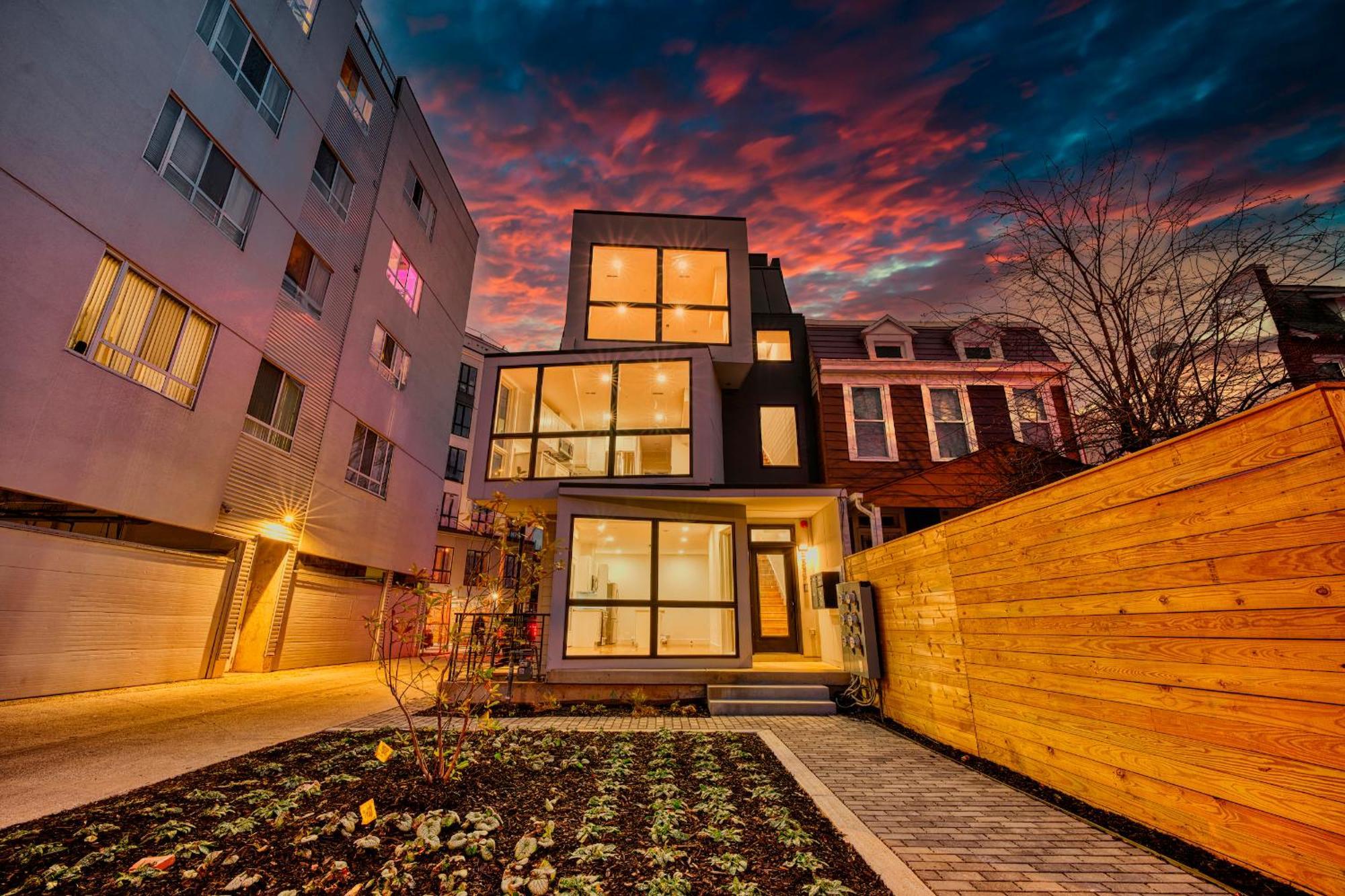 Modern, Gorgeous & Luxury Gem * Washington