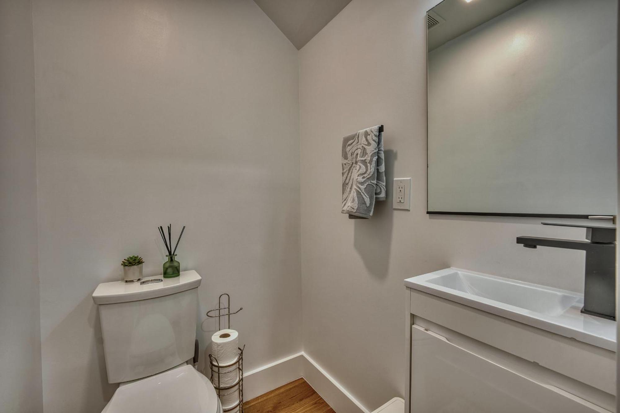Modern, Gorgeous & Luxury Gem Washington