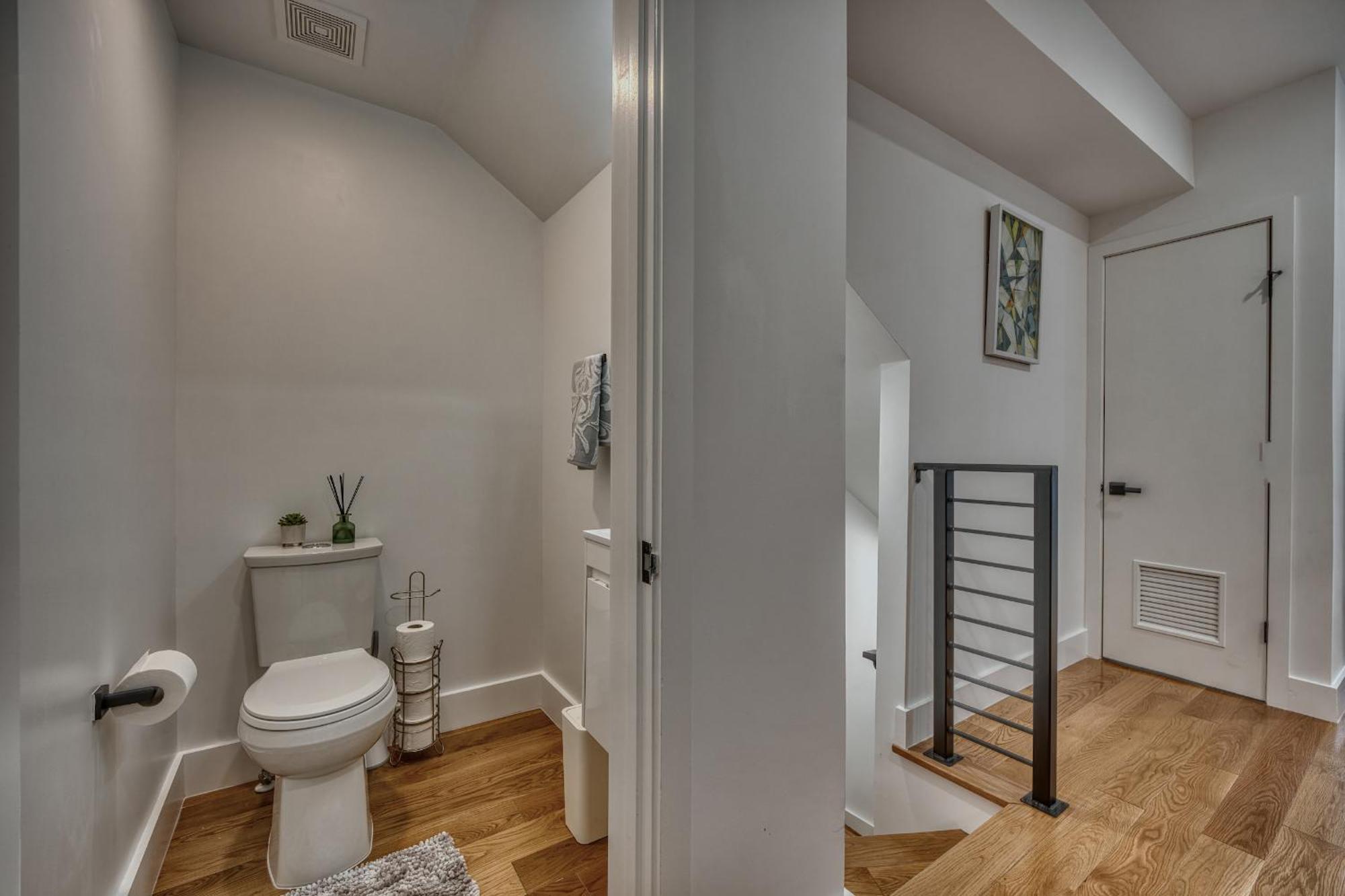 Modern, Gorgeous & Luxury Gem * Washington