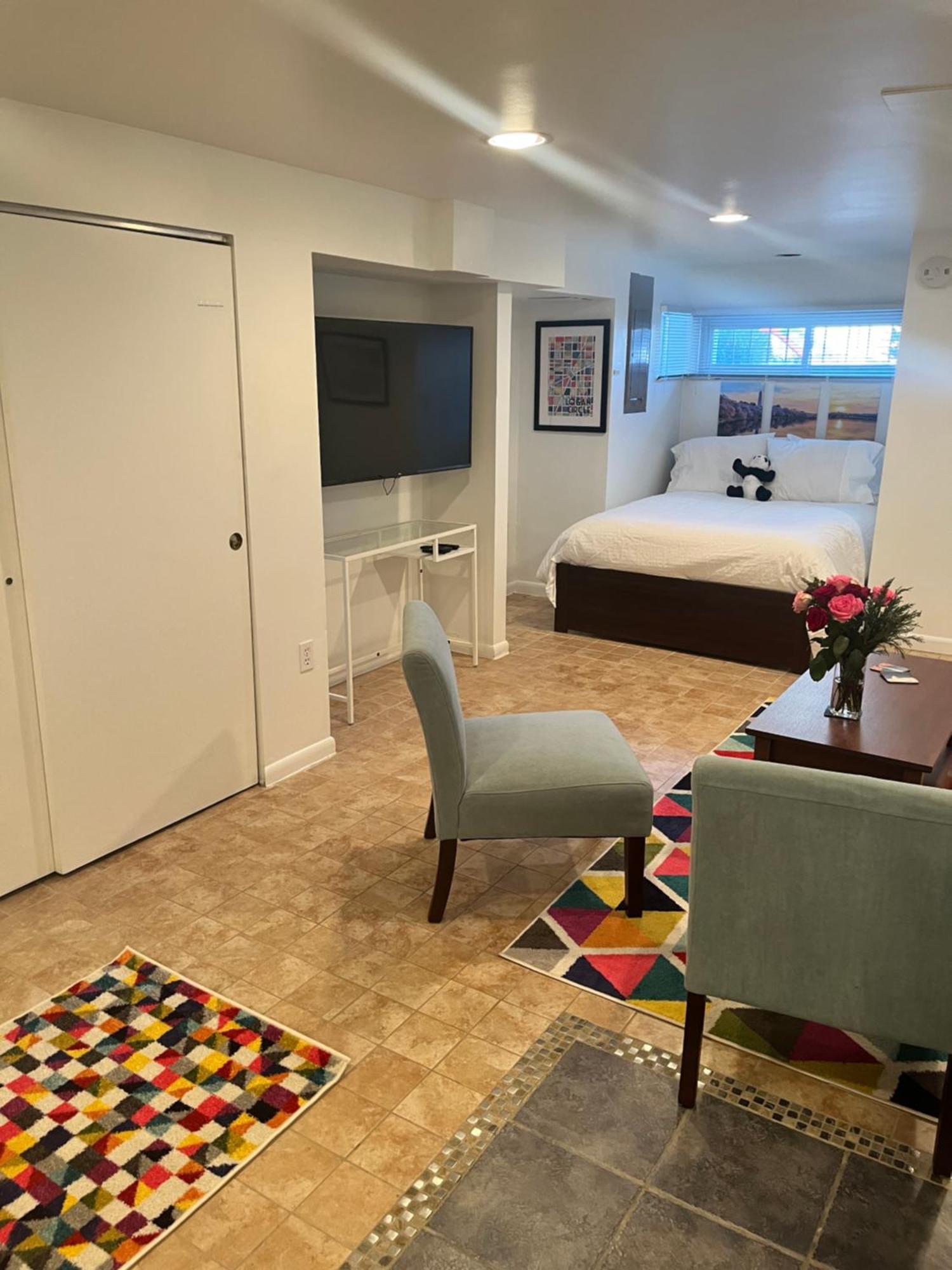 Guest house Logan Circle Living