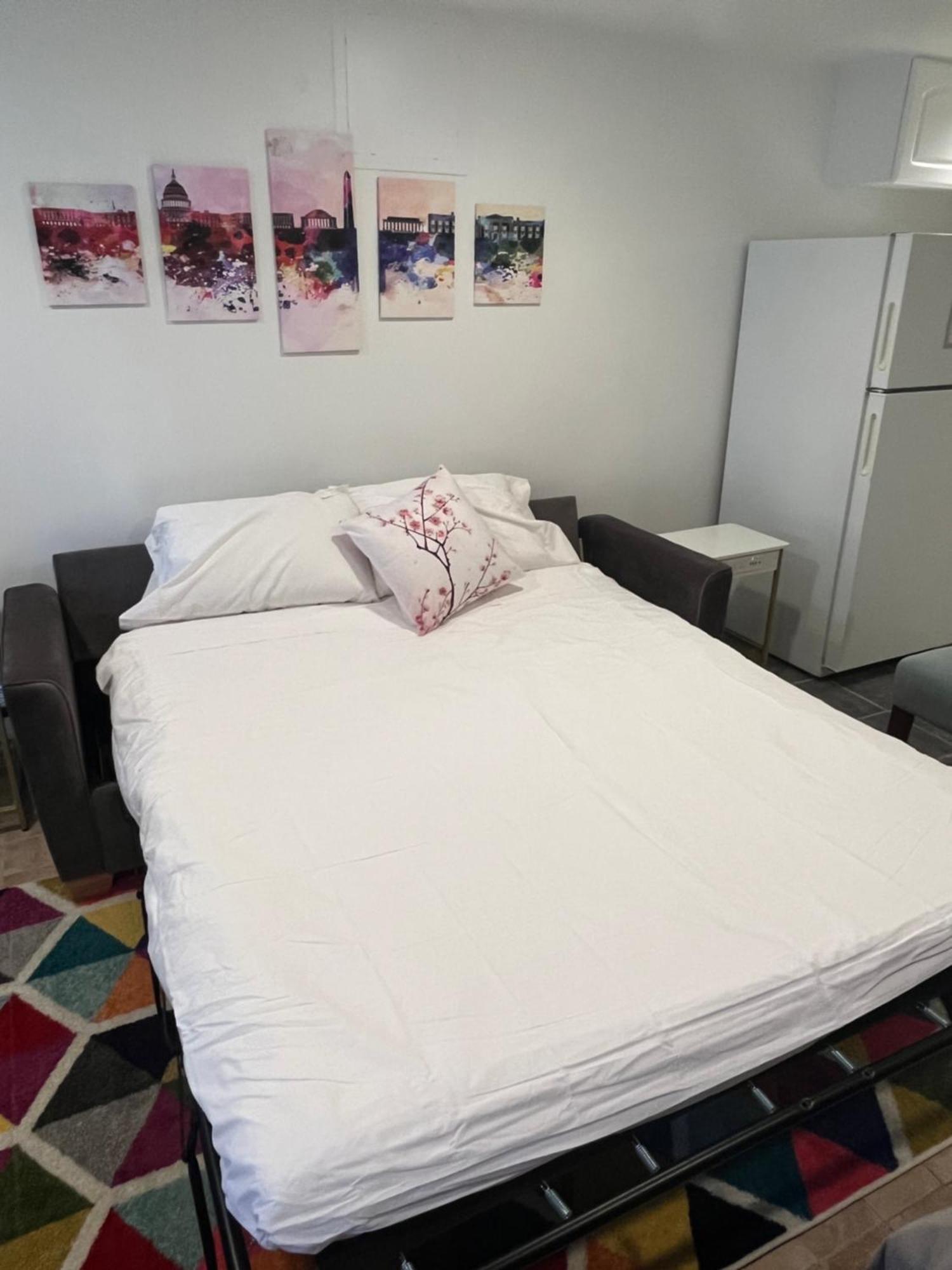 Logan Circle Living Guest house