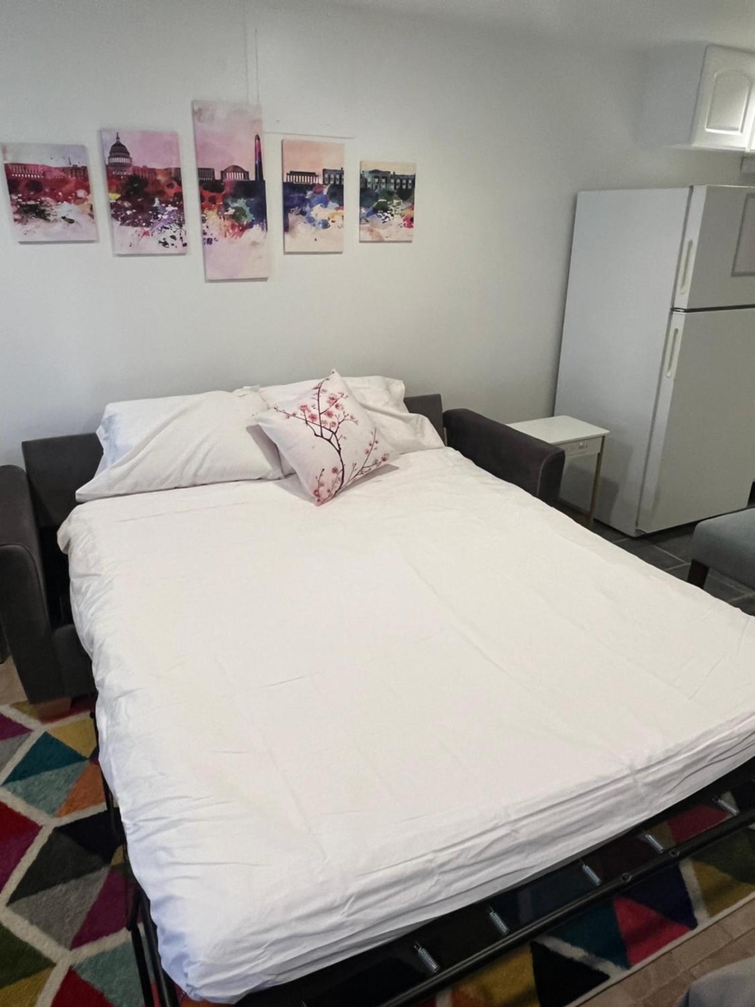 Logan Circle Living Guest house *