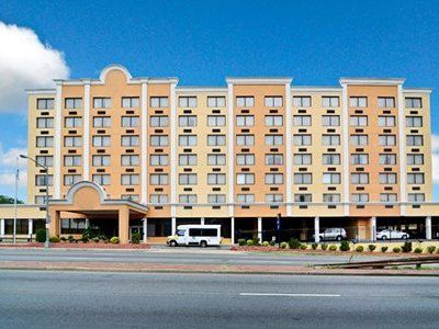 Hotel La Quinta & By La Quinta & By Wyndham Dc Noma